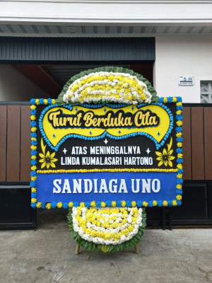 Papan Bunga Duka di Pintu Batu